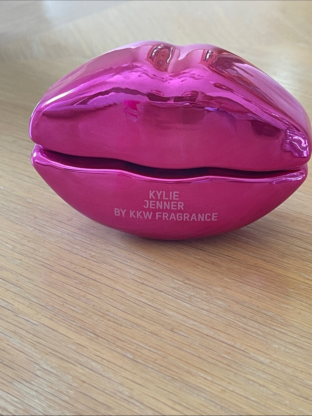 Juicy Couture Hot Pink Shot Glass with Metallic Pink Lips paperweight - Picture 3 of 6